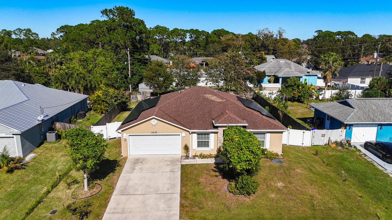 1037 SW Payne Ave in Port St. Lucie, FL - Building Photo