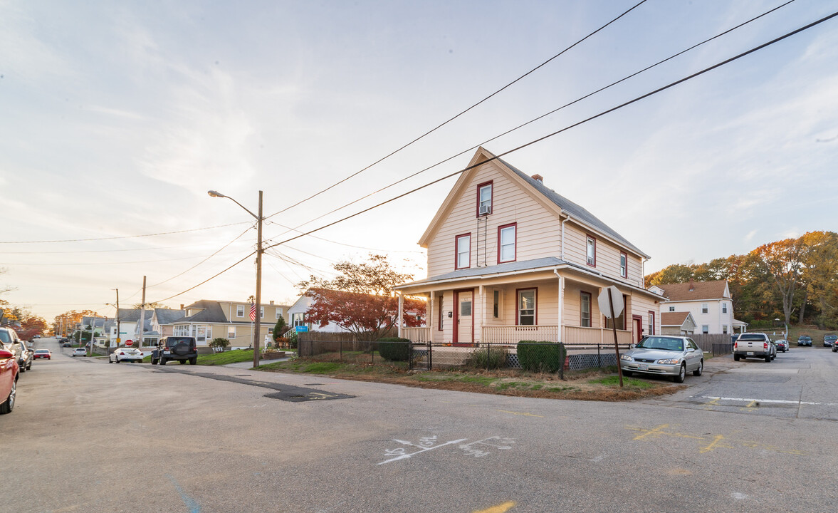 121 Second St in East Providence, RI - Building Photo