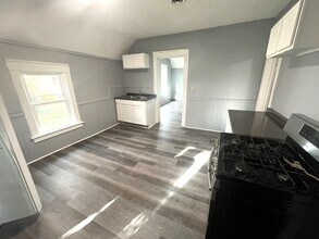 423 E 16th St, Unit 2 in Erie, PA - Building Photo - Building Photo