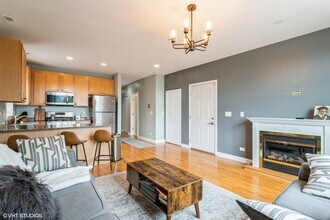 2815 W Howard St in Chicago, IL - Building Photo - Building Photo
