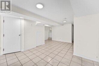 261-261 Ossington Ave in Toronto, ON - Building Photo - Building Photo