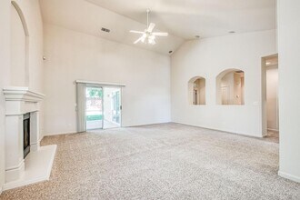 1138 E Royal Dornoch Ave in Fresno, CA - Building Photo - Building Photo