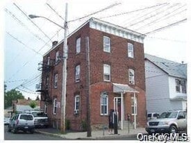 8 Franklin Ave in Pearl River, NY - Building Photo