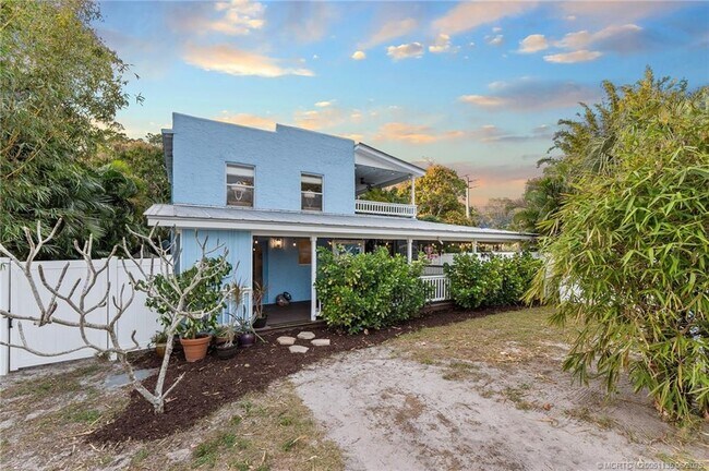 property at 508 SE Balboa Ave