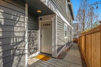 3006 SW Hinds St in Seattle, WA - Building Photo - Building Photo