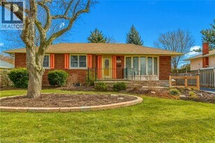 5186 Bromley Rd in Burlington, ON - Building Photo