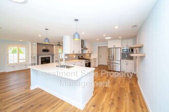 6051 Bounty St in San Diego, CA - Building Photo - Building Photo