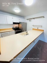 5824 NE 75th St in Seattle, WA - Building Photo - Building Photo