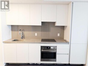 4015 The Exchange in Mississauga, ON - Building Photo - Building Photo