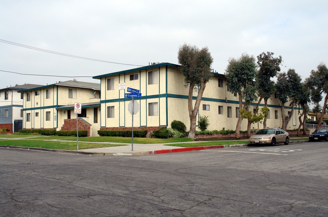 Stepney Gardens in Inglewood, CA - Building Photo