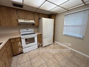 5265 E Bay Dr in Clearwater, FL - Building Photo - Building Photo