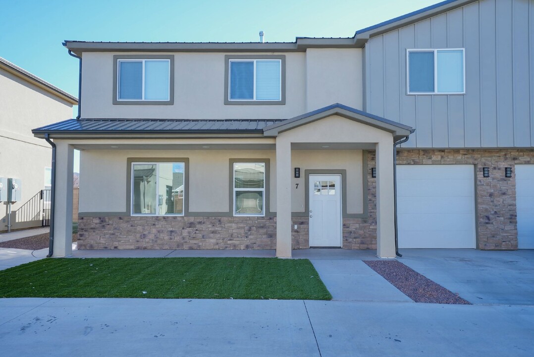 49 475 E-Unit -Unit 7 in Enterprise, UT - Foto de edificio