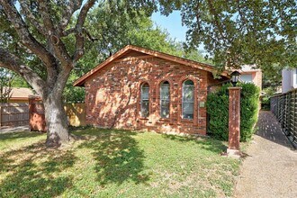 8102 Ceberry Dr in Austin, TX - Building Photo - Building Photo