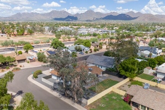 9205 E Laurel Ln in Scottsdale, AZ - Building Photo - Building Photo