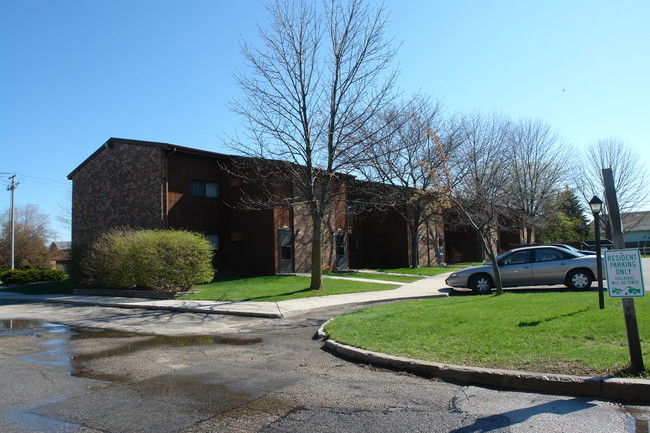 Eisner Court in Sheboygan, WI - Building Photo - Building Photo