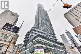 386 Yonge St in Toronto, ON - Building Photo
