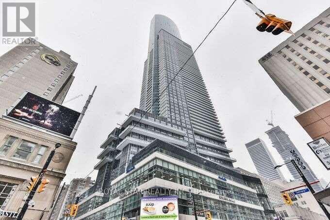 386 Yonge St in Toronto, ON - Building Photo