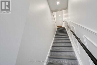 283 College St in Toronto, ON - Building Photo - Building Photo