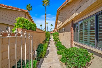39 Maximo Way in Palm Desert, CA - Building Photo - Building Photo