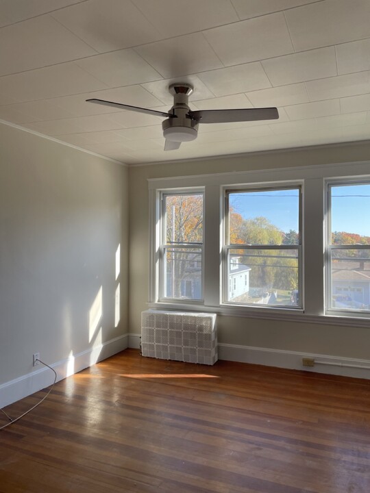 523 Lowell St, Unit Charming Methuen Home in Methuen, MA - Foto de edificio