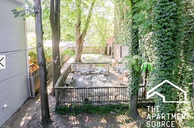 2254 N Southport Ave, Unit 2 in Chicago, IL - Foto de edificio - Building Photo