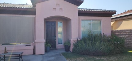 30671 Brighton Way in Cathedral City, CA - Foto de edificio - Building Photo