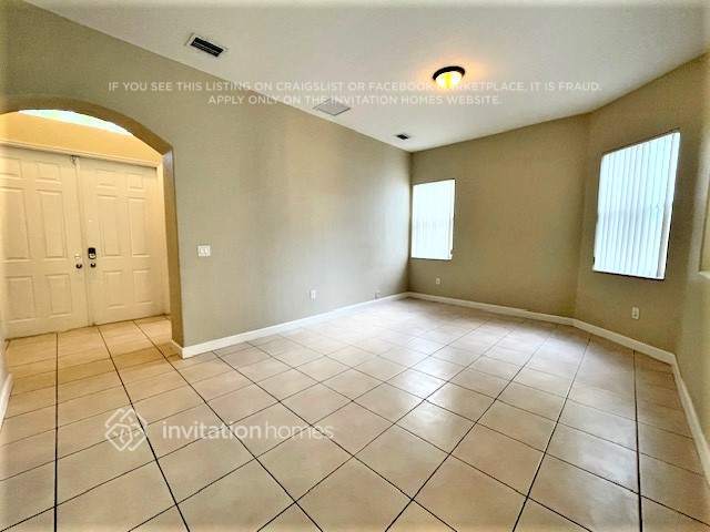 8865 NW 178th St in Hialeah, FL - Building Photo - Building Photo