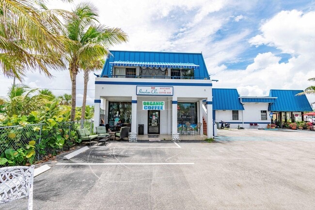 property at 1281 Plaza Cir