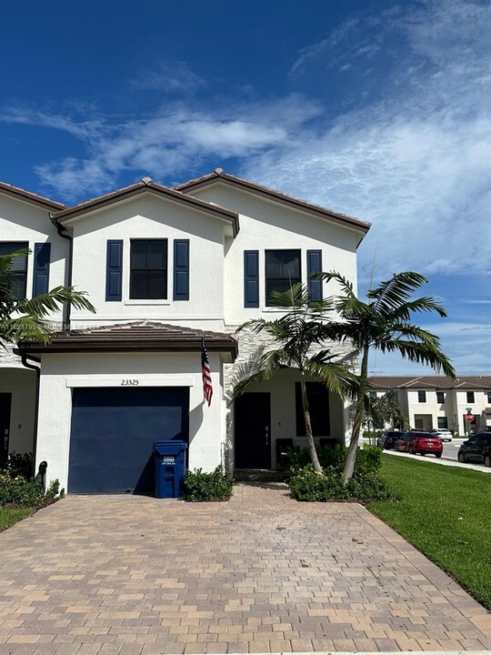 23525 SW 129th Ave in Homestead, FL - Building Photo