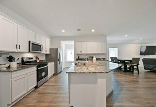 1139 Hughes Crossing Dr in Rosharon, TX - Building Photo - Building Photo