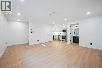 66 Union St E in Waterloo, ON - Building Photo - Building Photo