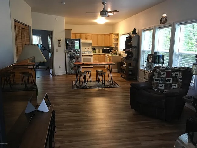 1021 S Lucas Way in Palmer, AK - Building Photo - Building Photo