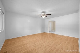295 Frederick Ct in Hoffman Estates, IL - Building Photo - Building Photo