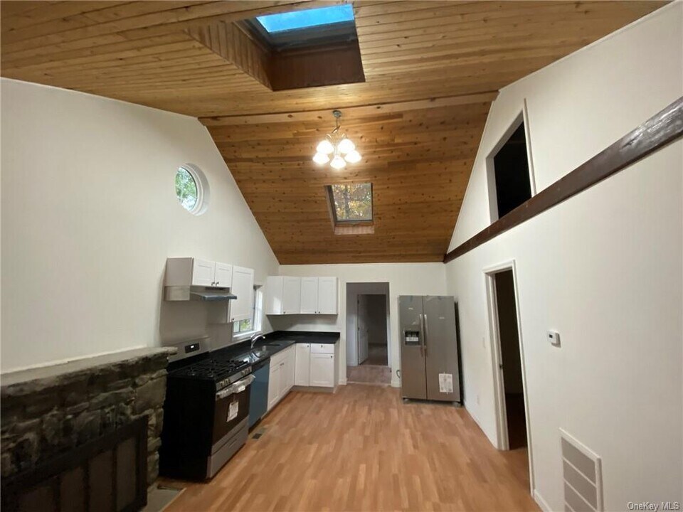 17 Silver Trail in Monroe, NY - Building Photo