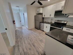 14 Wilson St in Clifton, NJ - Building Photo - Building Photo