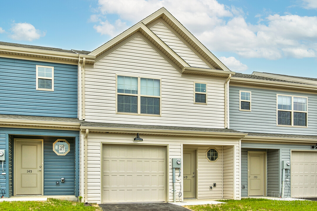 Goldfinch Meadows in Kearneysville, WV - Building Photo