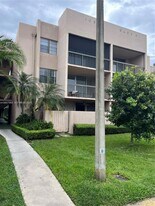 10525 SW 112th Ave in Miami, FL - Building Photo