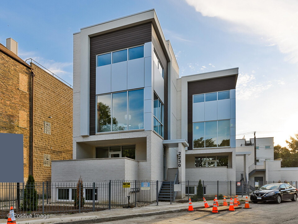 2230 N Seeley Ave in Chicago, IL - Building Photo