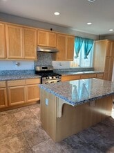 814 Bogdanich Pky in Patterson, CA - Foto de edificio - Building Photo