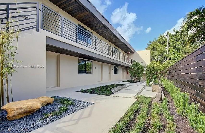 1273 NE 38th St in Oakland Park, FL - Building Photo