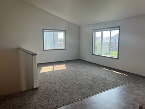 1217 S Beach Way in West Fargo, ND - Building Photo - Building Photo