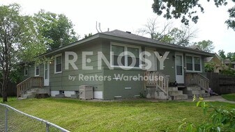 2330 N Irving Ave in Minneapolis, MN - Building Photo