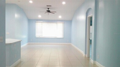 8512 Canterbury Lake Blvd in Tampa, FL - Building Photo - Building Photo