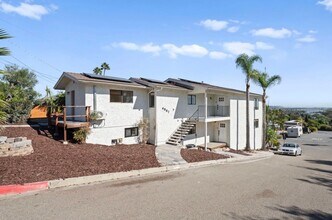 4887 Randall St in San Diego, CA - Foto de edificio - Building Photo