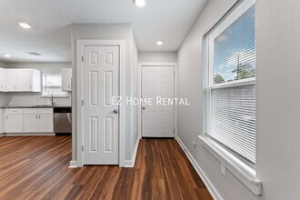 8617 Clarington St in Houston, TX - Building Photo - Building Photo