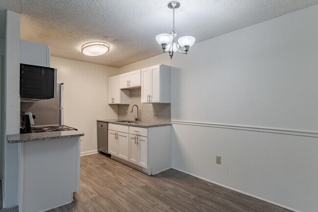 Morganton Place Apartment Homes in Fayetteville, NC - Foto de edificio - Building Photo