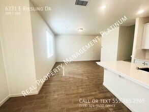 6331 E Riesling Dr in Fresno, CA - Building Photo - Building Photo