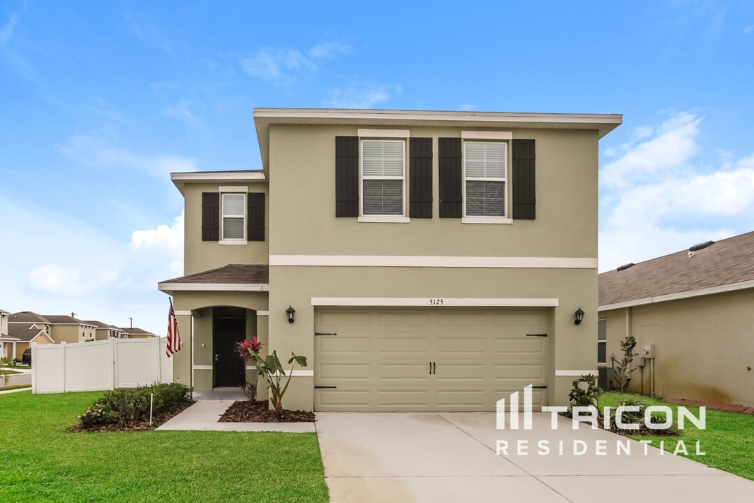 5125 Old Turner Ln. in Palmetto, FL - Building Photo