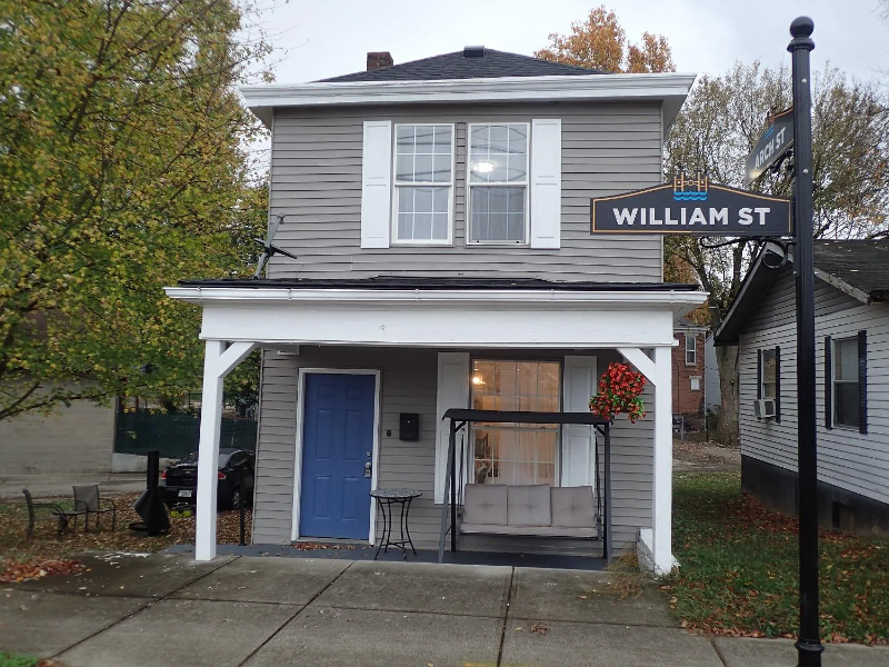 238 E William St in Lawrenceburg, IN - Building Photo