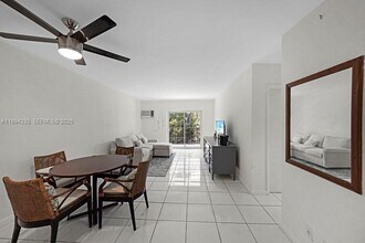 3000 Riomar St in Fort Lauderdale, FL - Building Photo - Building Photo